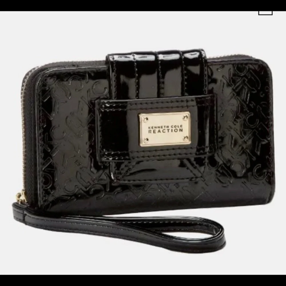 Kenneth Cole Reaction Dress to Impress wristlet